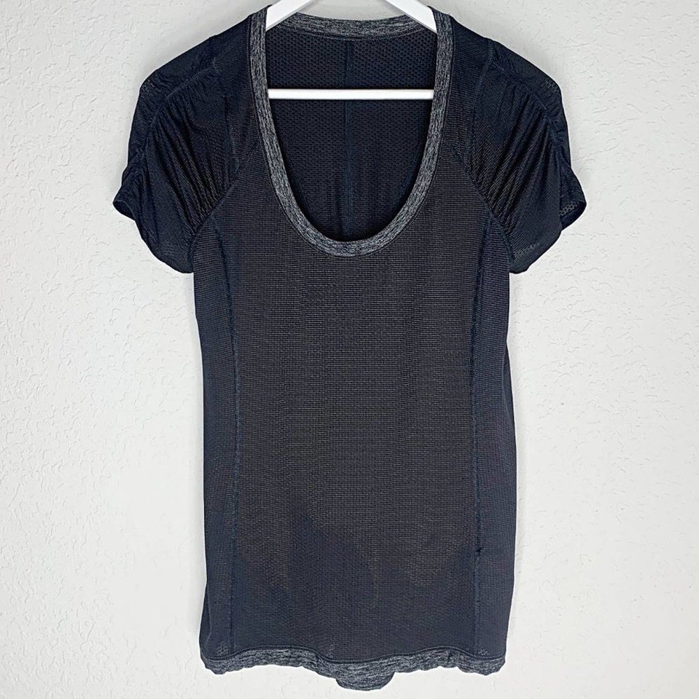 Lululemon Willpower Ruched Drawstring Short Sleeve Tech Tee in Black - Picture 3 of 7